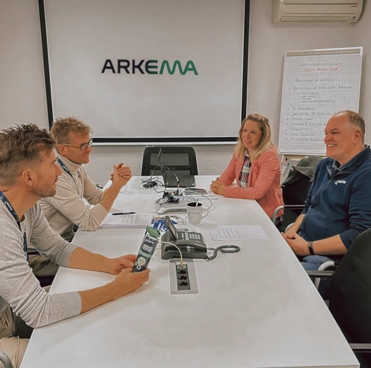 Gespräch am Konferenztisch bei Arkema